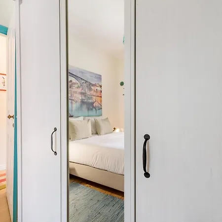 Colorful, Comfortable And Sunny Apartment *