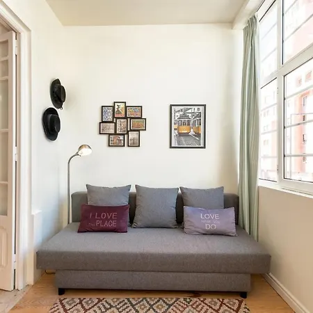 Apartment Colorful, Comfortable And Sunny
