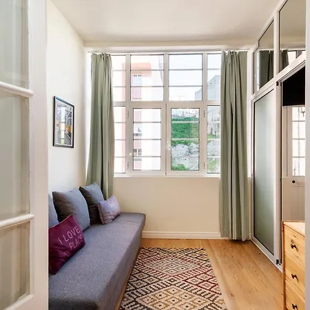 Colorful, Comfortable And Sunny Apartment Lisbon