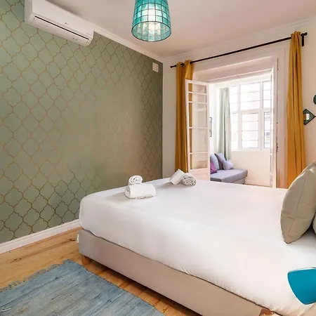 Colorful, Comfortable And Sunny Apartment *