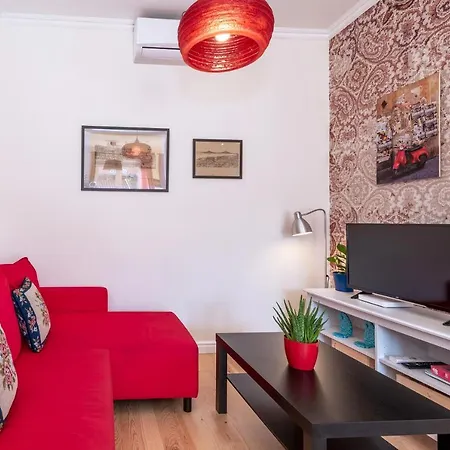 Colorful, Comfortable And Sunny Lissabon