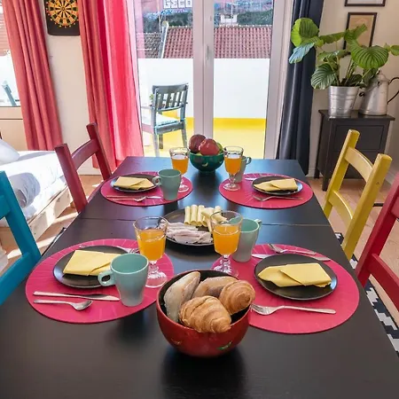 Colorful, Comfortable And Sunny Apartment